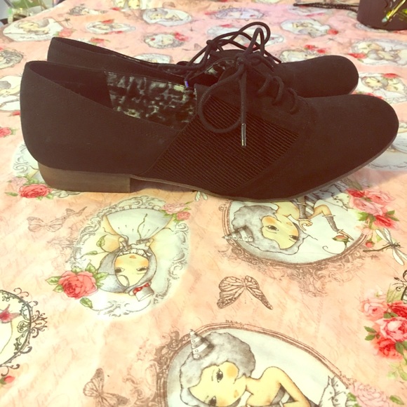 Restricted Shoes - Oxfords/Loafers 👞